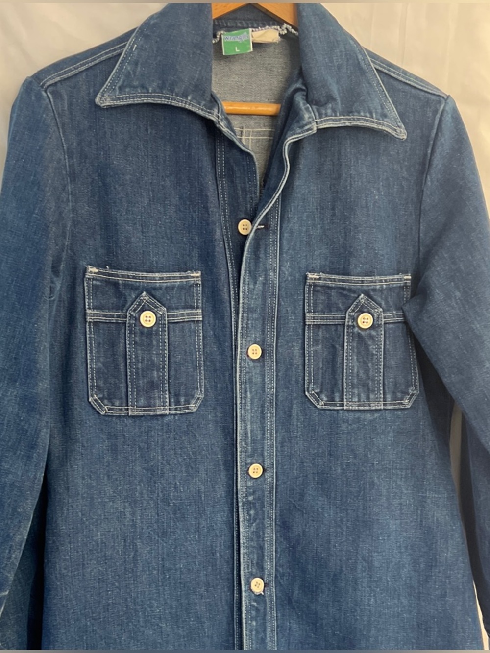 VTG 70s Wrangler denim jacket- button front, collared rare design USA L